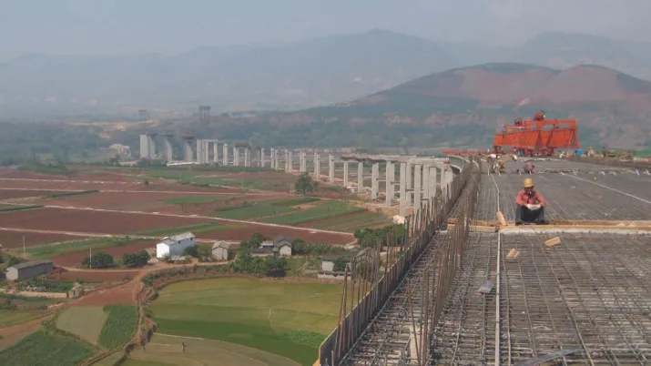 Construction de nouvelles routes dans l'ouest du Yunnan