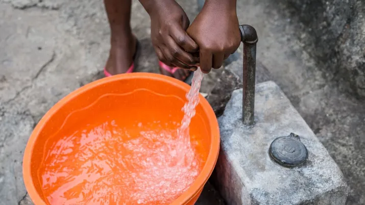 acces to water for a woman in Tanzania