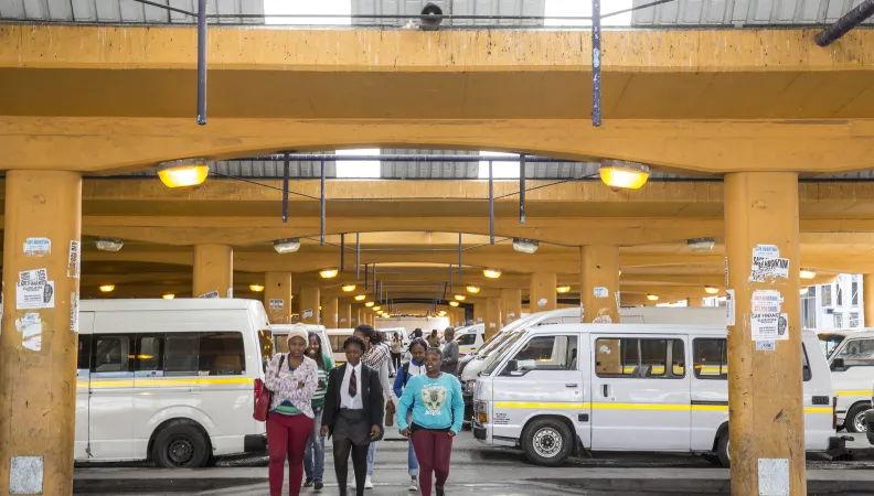 La station de mini-bus de Cape Town (Afrique du Sud)