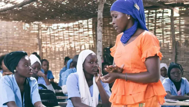 Ce partenariat vise à accélérer les progrès de l’égalité entre les femmes et les hommes en mobilisant les États et leurs partenaires techniques et financiers, ainsi que les organisations féministes locales.