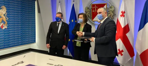 Géorgie : signature du prêt de politiques publiques cofinançant la réforme de l’approvisionnement en eau et de l’assainissement