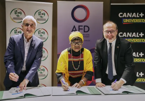 Signature d’un accord de partenariat entre Canal+ International, l’association Convergence et l’Agence française de développement (AFD)