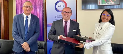 La France (AFD) et l’Union Européenne s’engagent aux côtés du gouvernement malagasy par le financement de deux projets structurants