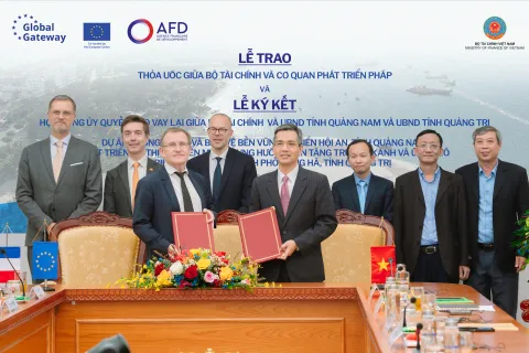 Quang tri and Quand Nam signing